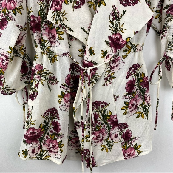 Charming Charlie size Medium Women’s Ivory Floral 3/4 Sleeve Wrap Blouse Top - Picture 3 of 9